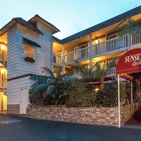 Ramada By Wyndham Costa Mesa/Newport Beach-3