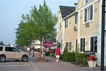 Court Plaza Inn & Suites Of Mackinaw-3