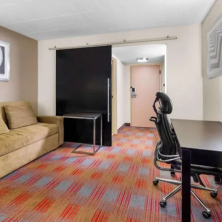 Quality Inn & Suites Altoona-2