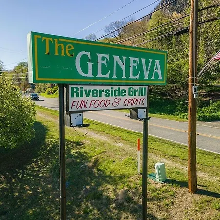 Geneva Hotel & Tiki Bar-3