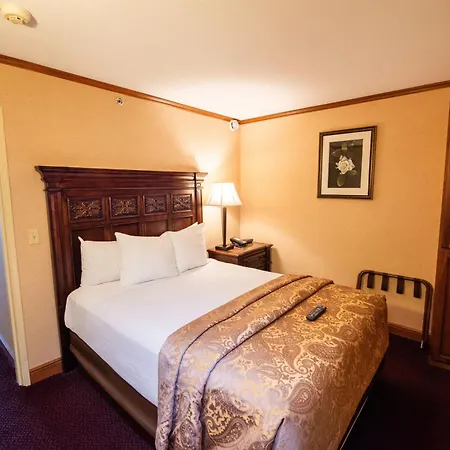 Hamilton Inn Select Beachfront Mackinaw City-3