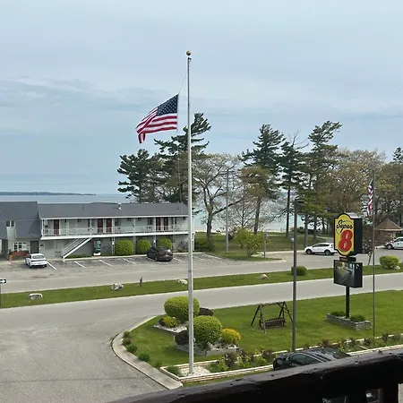 Super 8 By Wyndham Bridgeview Of Mackinaw City-2