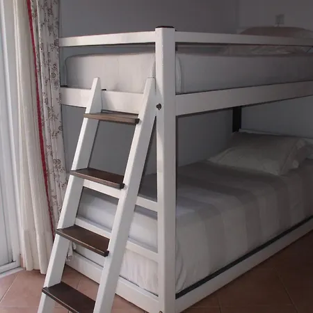 Dinas Guesthouse-2
