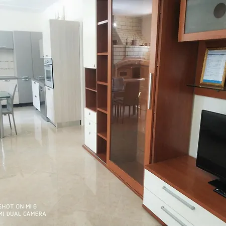 Alloggio In Villa Cristina B&B-3