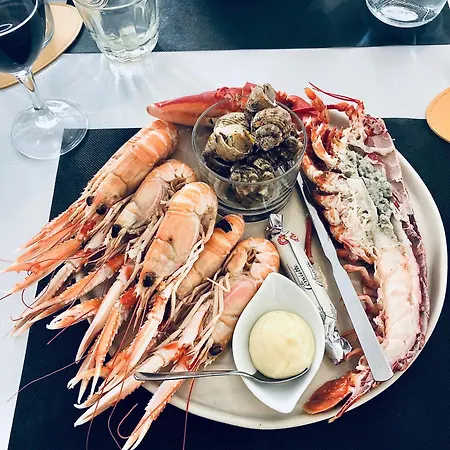 Hôtel Restaurant Le Galet Bleu-3