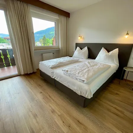 B&B Transit Rooms - Your Stopover, Free Parking-2