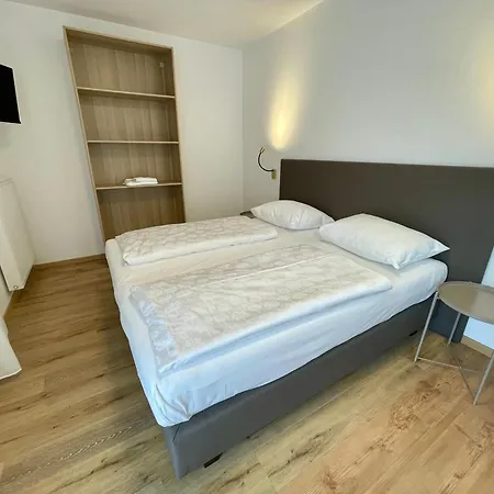 Transit Rooms - Your Stopover, Free Parking-2