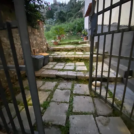 Caieta: la casa nella roccia-2