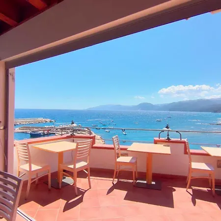 Bue Marino Hotel & Rooftop Bar-2