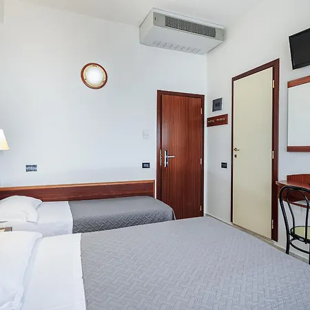 Hotel Avana Fronte Mare-3