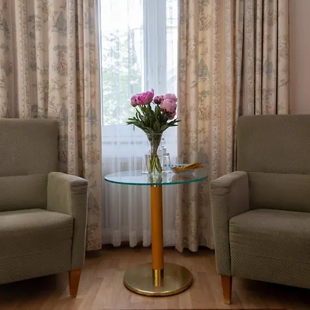 Hotel Weisses Haus-3
