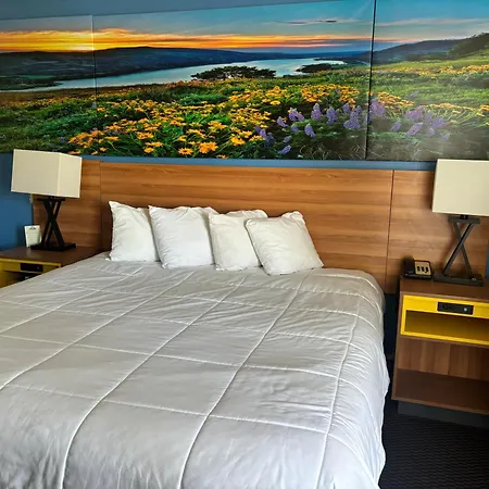 Days Inn & Suites By Wyndham Needles-2