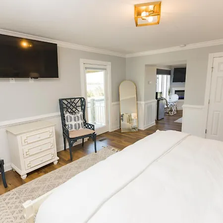 The Burrus House Inn Waterfront Suites-3