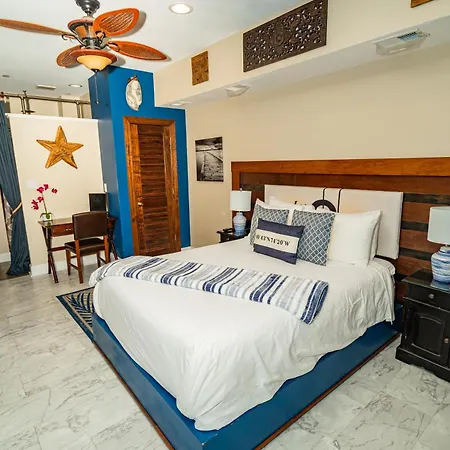 Water'S Edge Inn - Adults Only-3