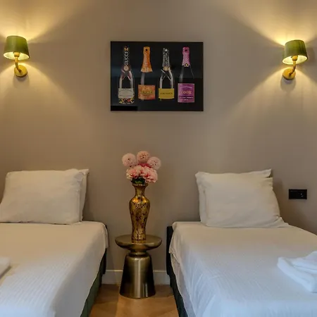 Hotel 83-2