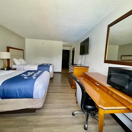 Days Inn By Wyndham Erie-3