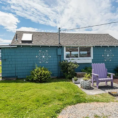 Juan De Fuca Waterfront Hotel & Cottages-2