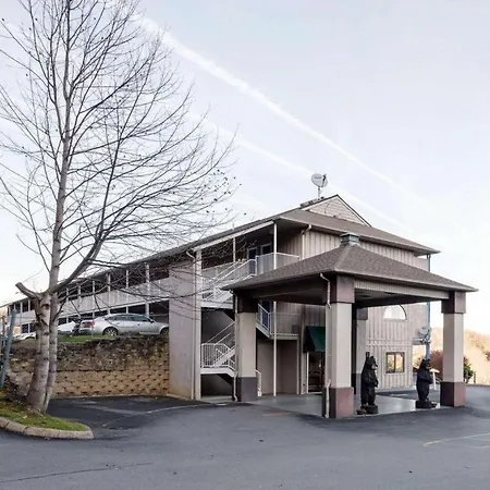 Econo Lodge Waynesville-2