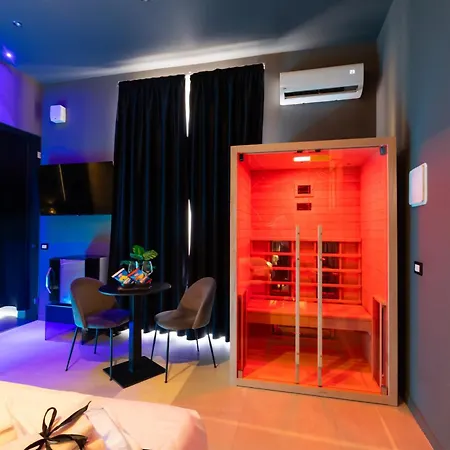 Maximum Suite & Spa-2