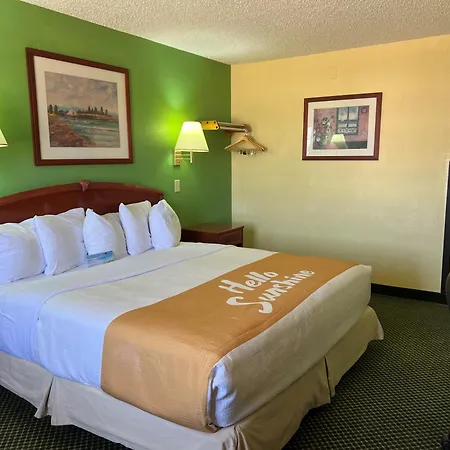 Days Inn By Wyndham Great Bend-3