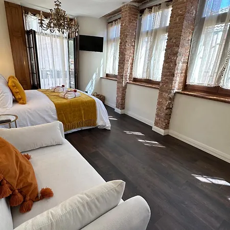 Claren'S Boutique Rooms-2