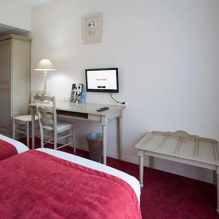 Brit Hotel Du Perche-3