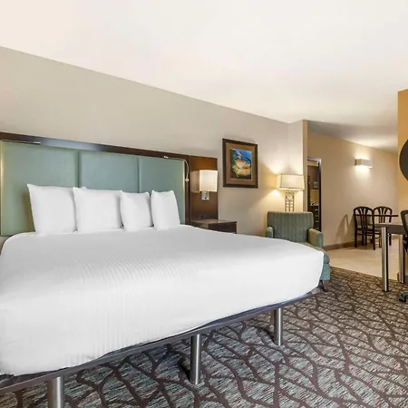 Best Western Plus Oceanside Palms-2