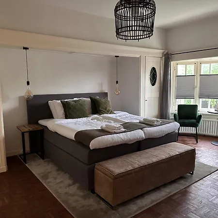 Bed And Breakfast Goes-2