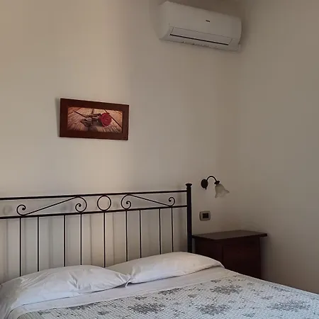 B&B Il Girasole - Rooms & House In Country - Air Conditioned - 1500 Meters From Historic Center-2