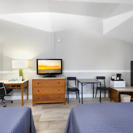 Warm Mineral Springs Motel-2