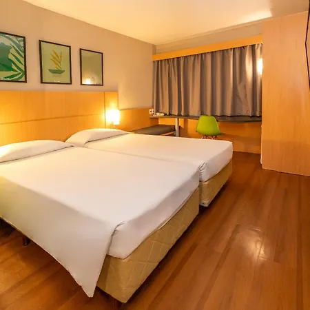 HUS HOTEL Dourados-3