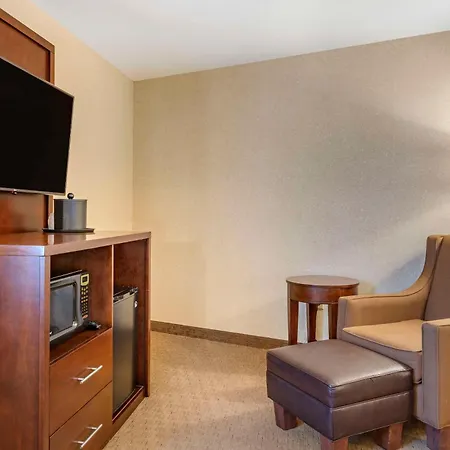 Comfort Inn & Suites Lincoln City-2