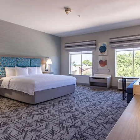 Hampton Inn & Suites Denton-2