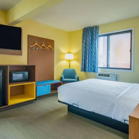 Days Inn & Suites By Wyndham Waterloo-3