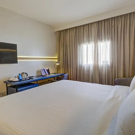 Hampton by Hilton Guarulhos Airport-3