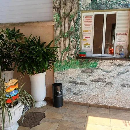 Pousada Parque Suites - Estacionamento e Piscina na Enseada-3