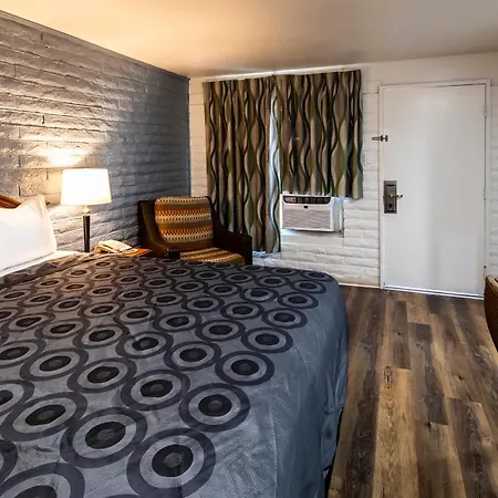 Hitching Post Studios Inn-3