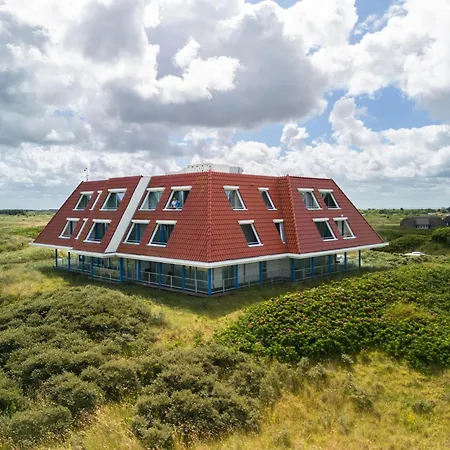 Strandhotel Buren aan Zee-3