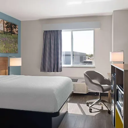 Days Inn By Wyndham Neenah-2