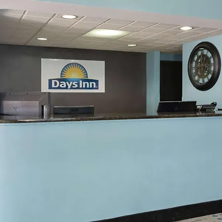Days Inn By Wyndham Neenah-3
