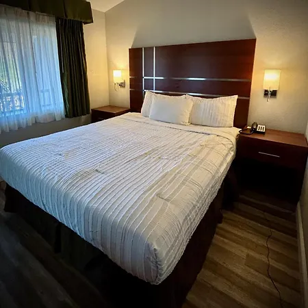 Western Holiday Lodge-3
