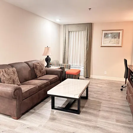 Clayton Plaza Hotel & Extended Stay-3
