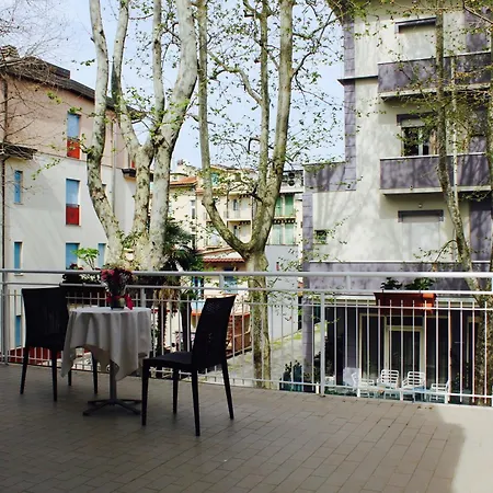 Blue Hotel-2