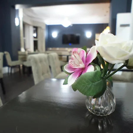 Applewood Hotel-3