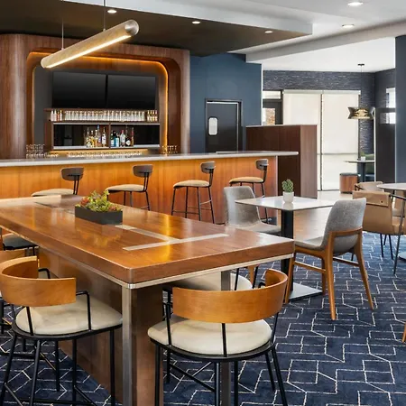 Courtyard By Marriott Auburn-3