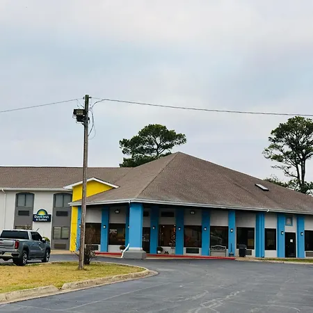 Days Inn & Suites By Wyndham Brinkley-2