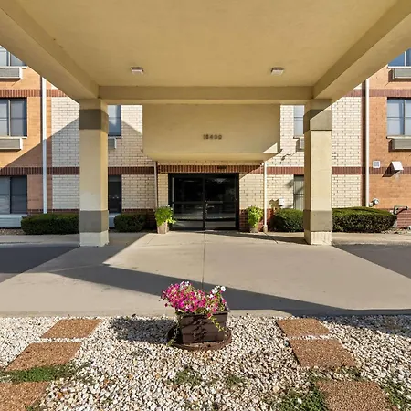 Comfort Inn & Suites Near Tinley Park Amphitheater-3