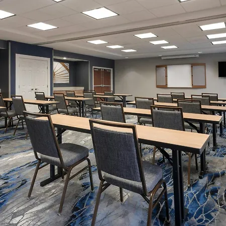 Fairfield Inn & Suites Denton-3