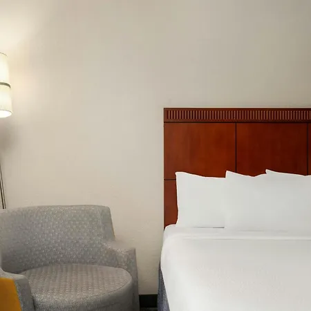 Courtyard By Marriott Salisbury-3