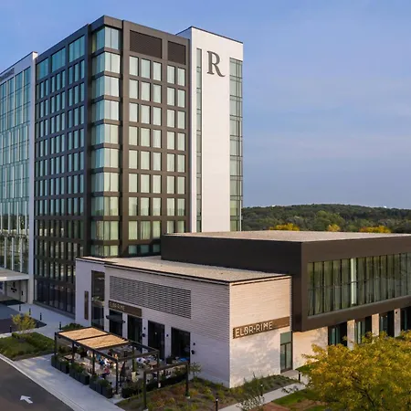 Renaissance Milwaukee West Hotel-3